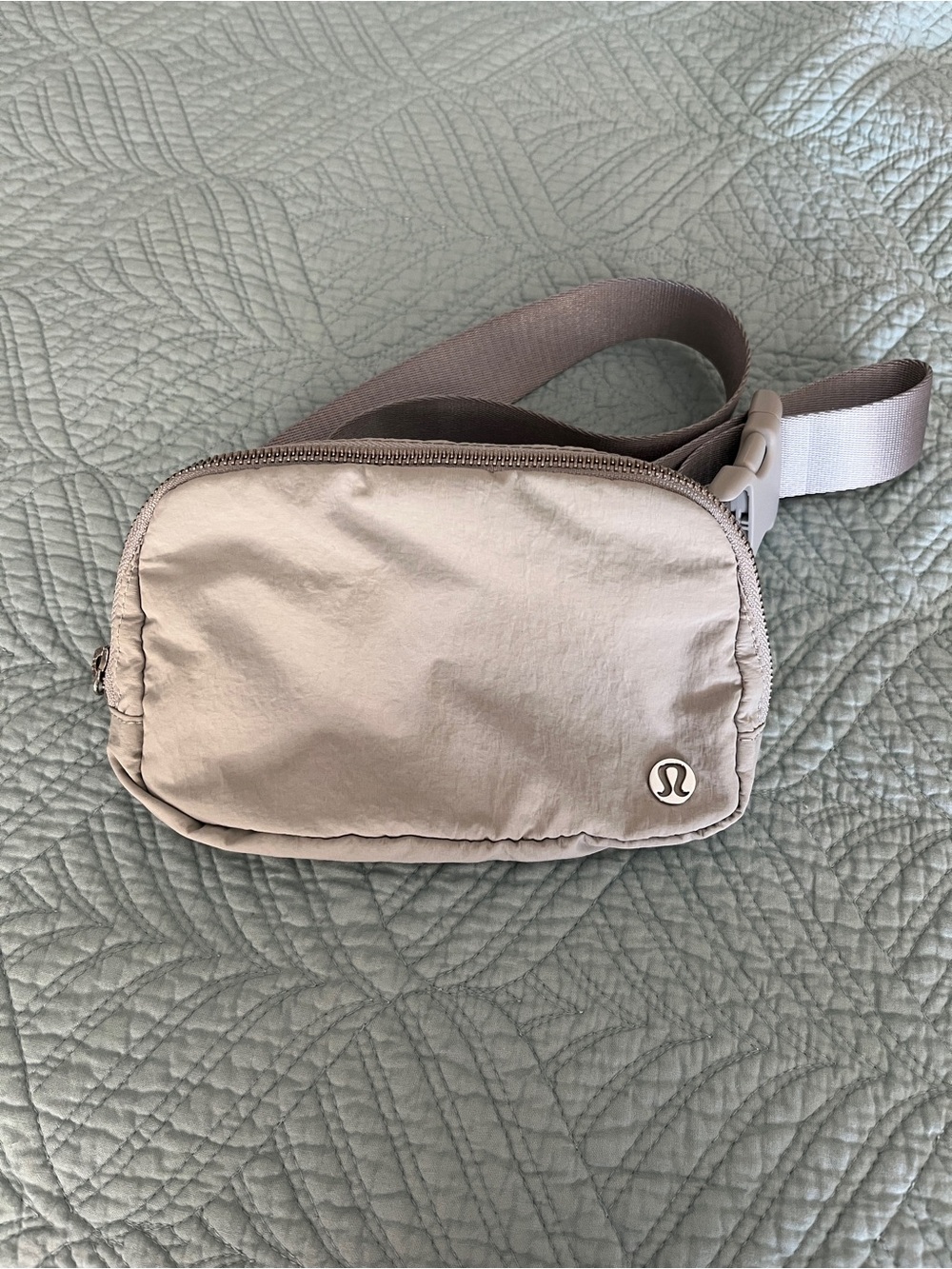 Lululemon Everywhere Belt bag 1L